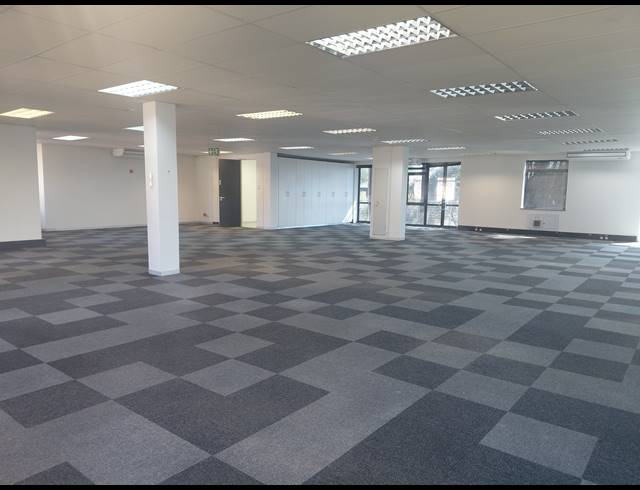 425M² OFFICE TO LET IN BRYANSTON